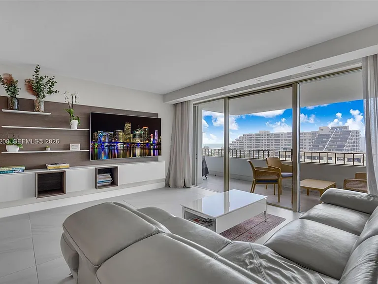 155 Ocean Lane Dr #1105 — Photo 7