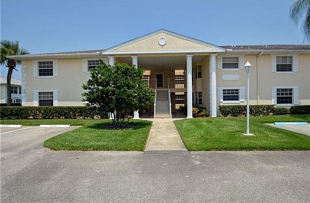 1st image of 304 Grove Isle Cir
