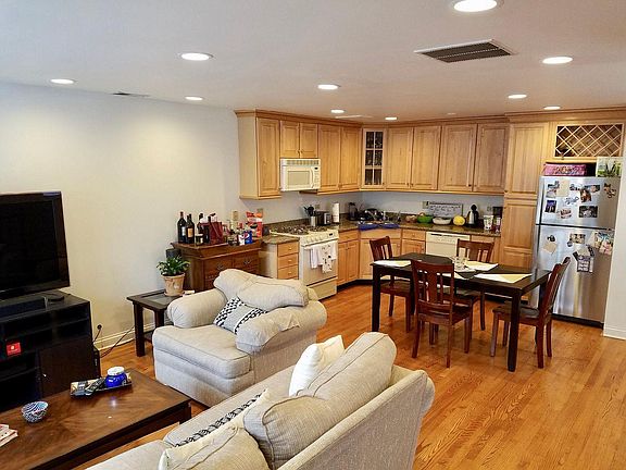 3rd image of 1311 W Schubert Ave #1F