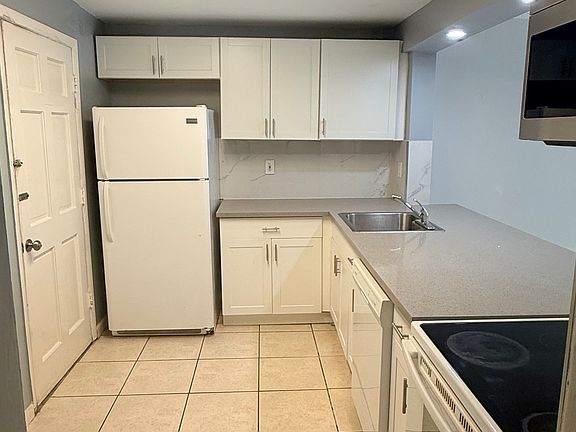 4th image of 9611 SW 77th Ave #A