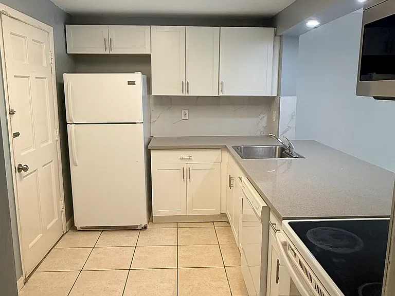 9611 SW 77th Ave #A — Photo 5