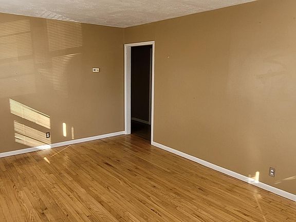 3rd image of 442 Hazel Ct
