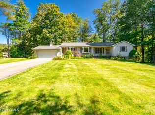 1 Acorn Dr, Burnt Hills, NY 12027