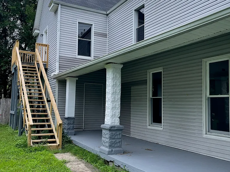 608 E 8th St — Photo 1