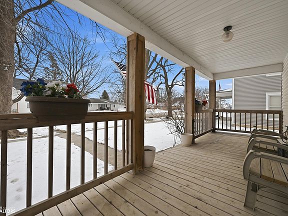 2nd image of 604 Walnut St