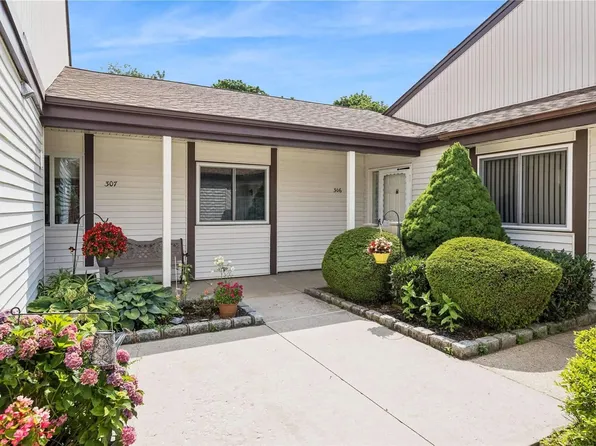 306 Alden Court E #306, Saint James, NY 11780