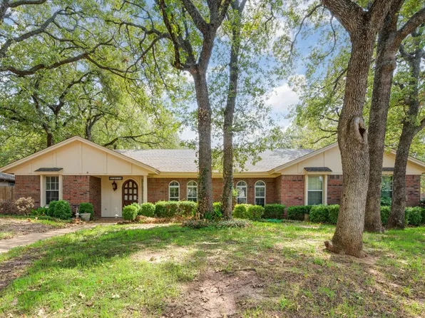 1017 Cherry Ct, Hurst, TX 76053