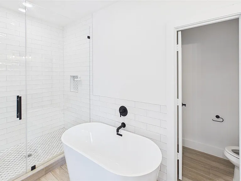 9609 Valeca Dr — Photo 22