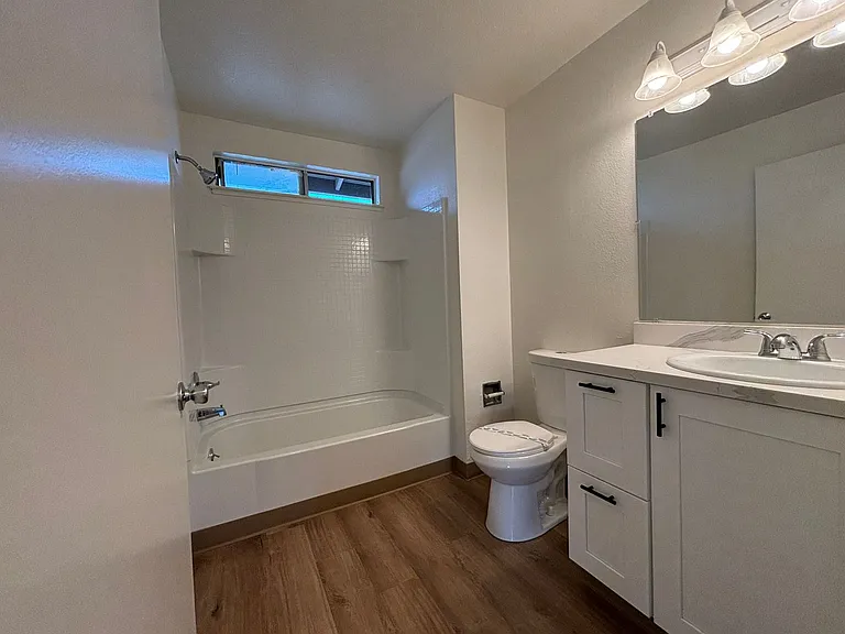 Santanna Apartments — Photo 23
