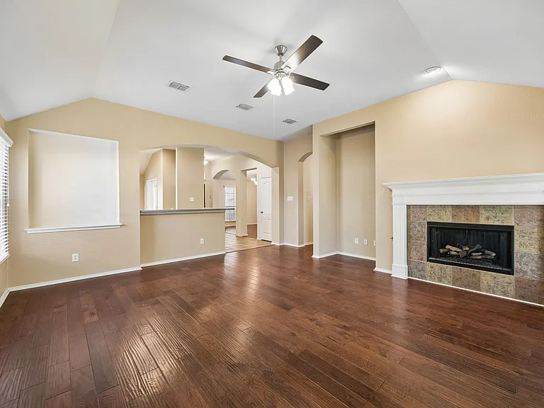 1552 Sleepy Hollow Dr — Photo 14