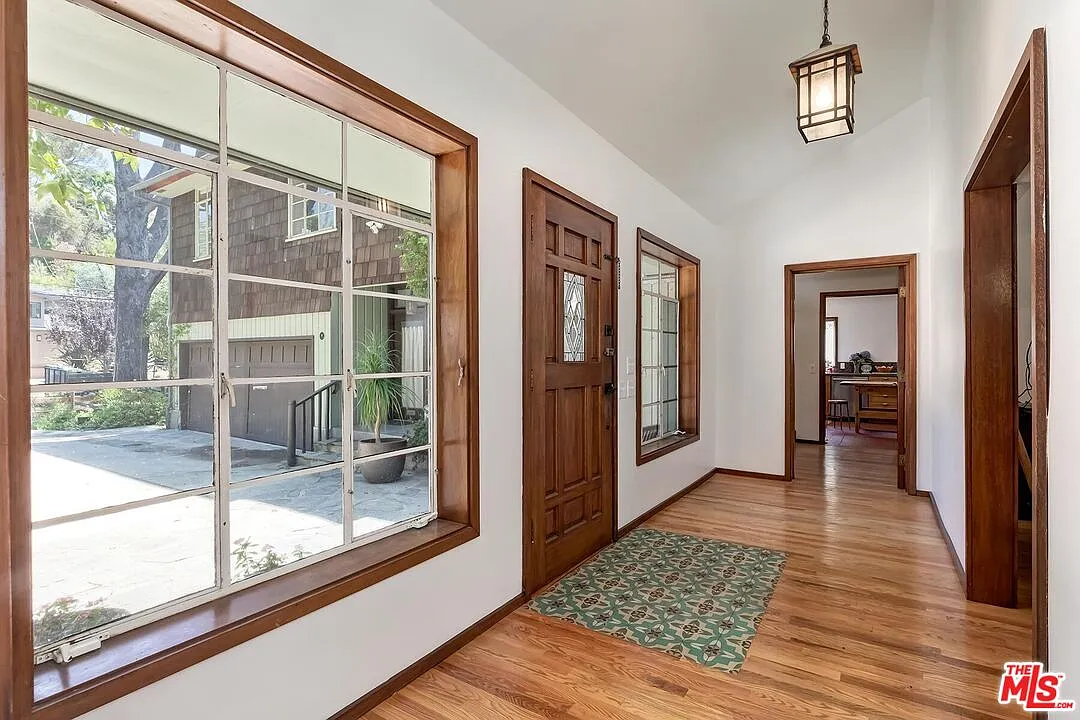5 bed, 5.0 bath, 3864 sqft, $13,500 — Photo 2