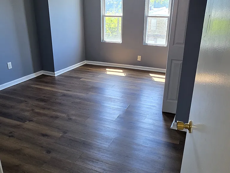 1004 Appleton St — Photo 5