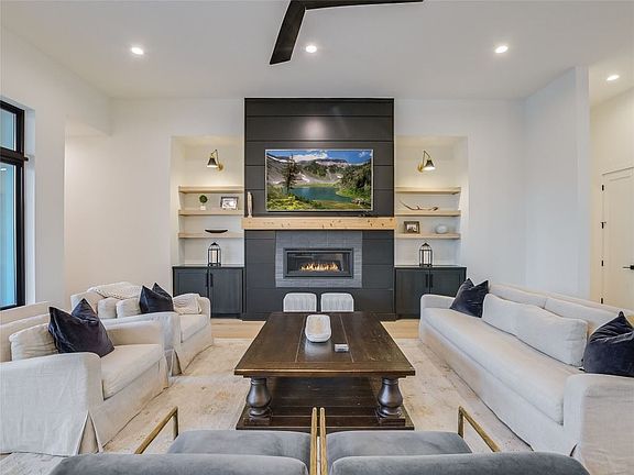 5th image of 163 Carousel Ln