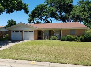 5633 Starlight Dr, Haltom City, TX 76117