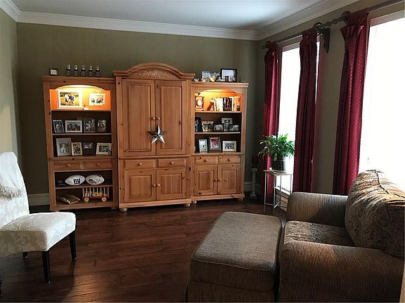 4th image of 213 Mineral Springs Dr