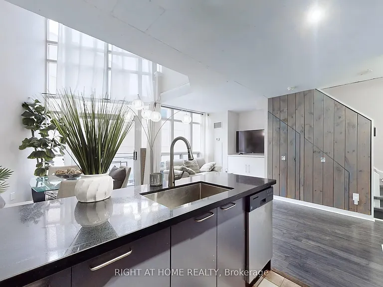 255 Richmond St E #401 — Photo 15