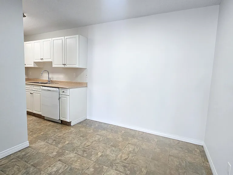5045 Whitemud Rd NW — Photo 24