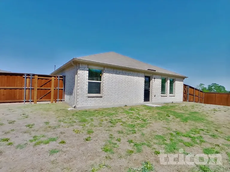 1740 Claireborne Ct — Photo 20
