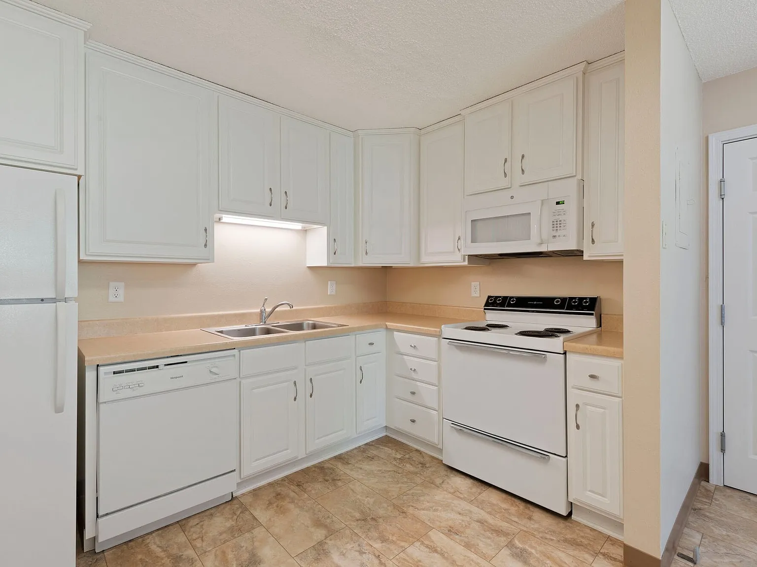 Canyon Estates Apartments — Photo 2