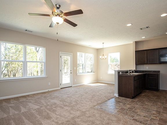 4th image of 1005 Trevino Pl