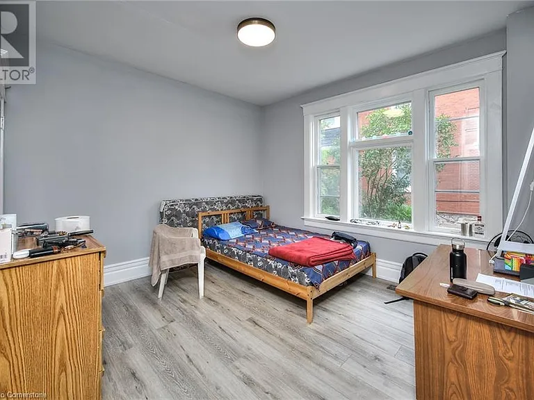 19 Clarence Pl #2 — Photo 8