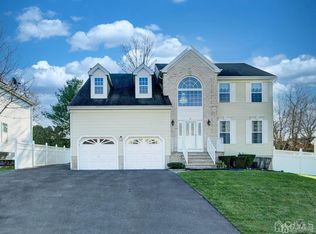 8 Hawk Ct, East Brunswick, NJ 08816