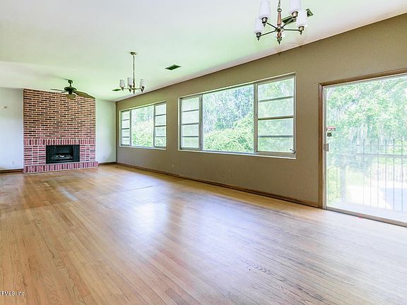 3rd image of 3444 Edgewater Dr