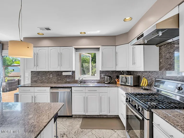 15 Timber Ln — Photo 9