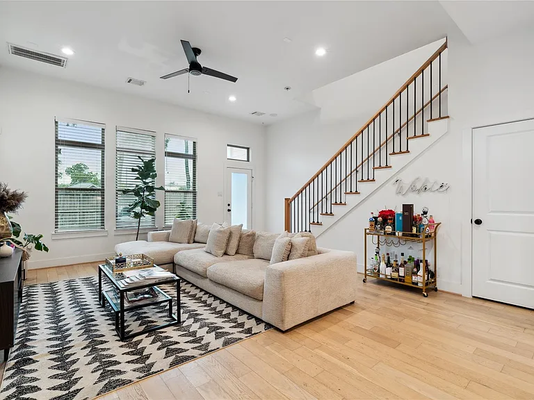 2607 Rosalie St — Photo 9