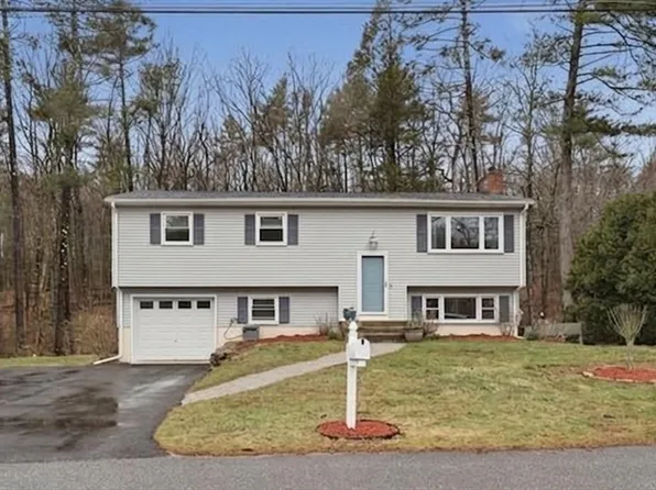 8 Stoneybrook Dr, Sturbridge, MA 01566