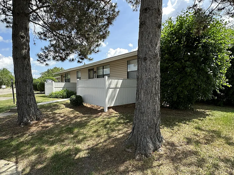 Randolph Court — Photo 25
