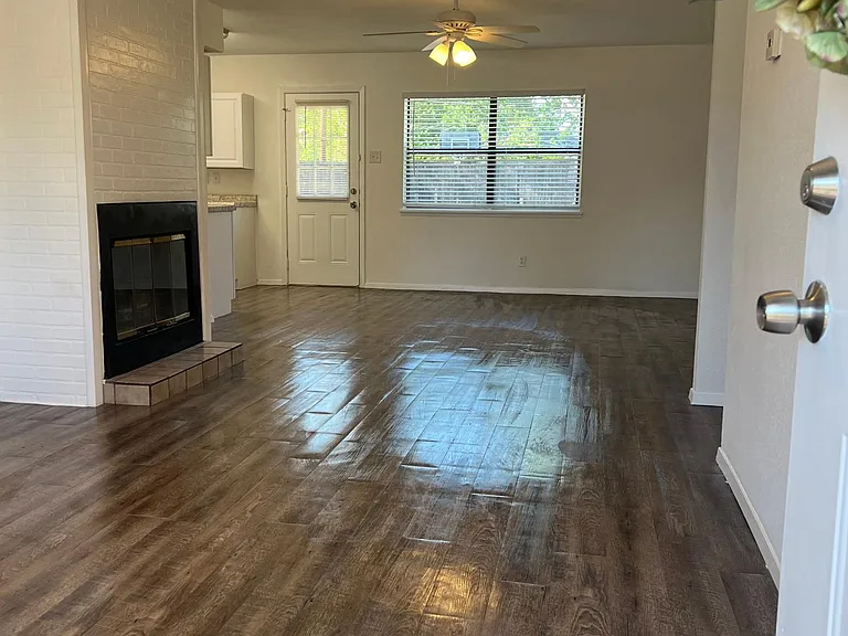 1113 Springwood Dr — Photo 3