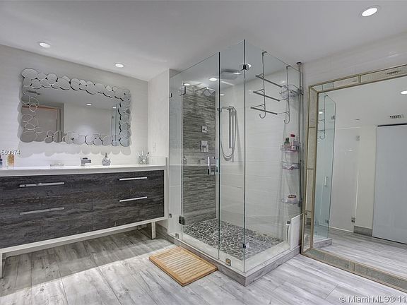 5th image of 6801 Collins Ave #812