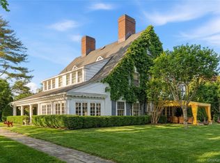 42 Clocktower Lane, Old Westbury, NY 11568