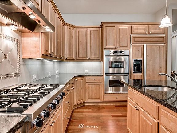 2nd image of 2929 NE Dayton Ct