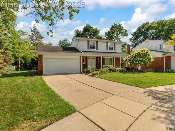 1216 Charrington Dr, Troy, MI 48083