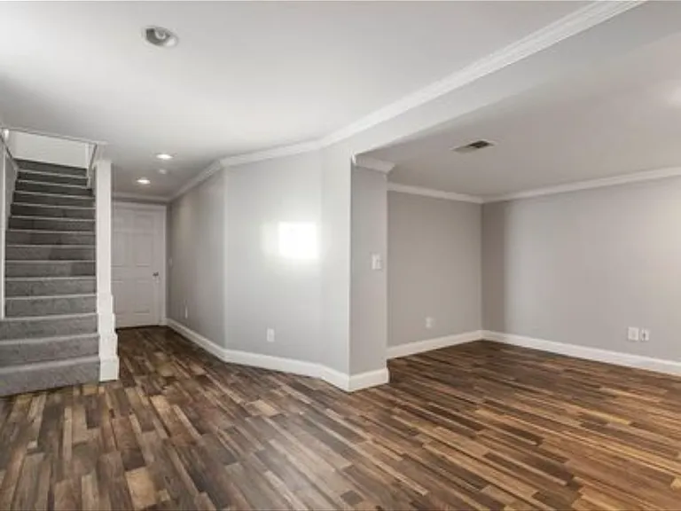810 W Truman Rd — Photo 15