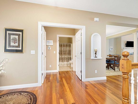 5th image of 4034 Woodfield Dr