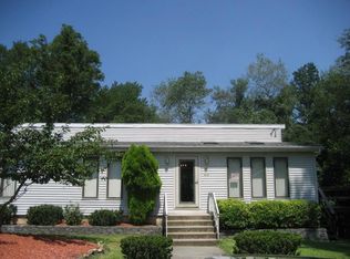 415 Lakeview Ln, East Stroudsburg, PA 18302