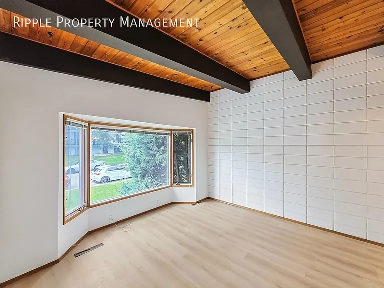 612 56th Ave SW #UPPER — Photo 3