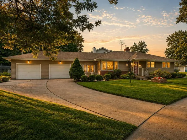8938 Pettit Dr, Highland, IN 46322