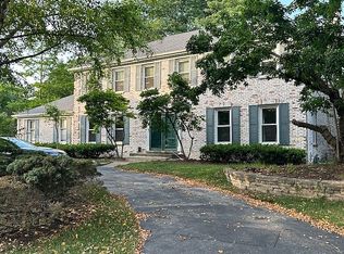 115 Fallstone Dr, Lake Forest, IL 60045