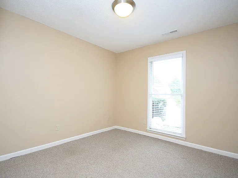 104 Hollington Dr NE — Photo 13