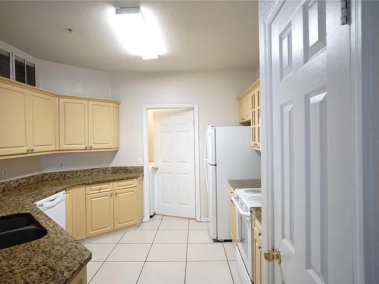 3577 Conroy Rd #325 — Photo 5