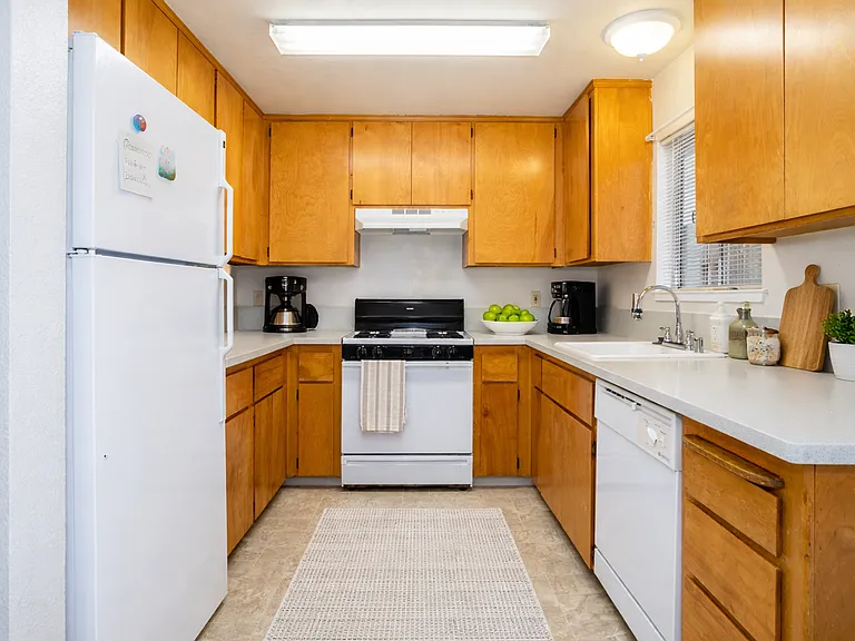 AMG Townhomes — Photo 11