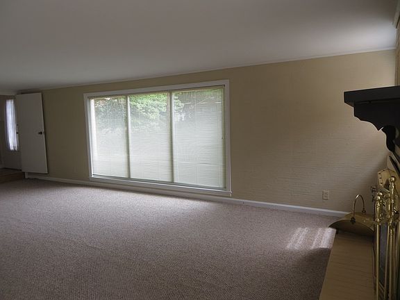 4th image of 127 Layton Ave