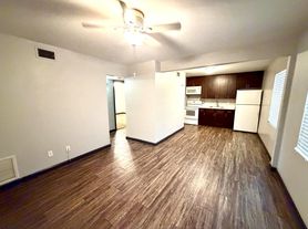 1911 Pasco St