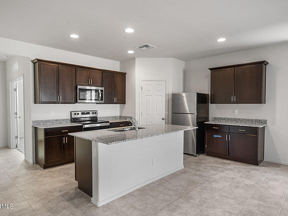 3rd image of 43685 W CYPRESS Lane