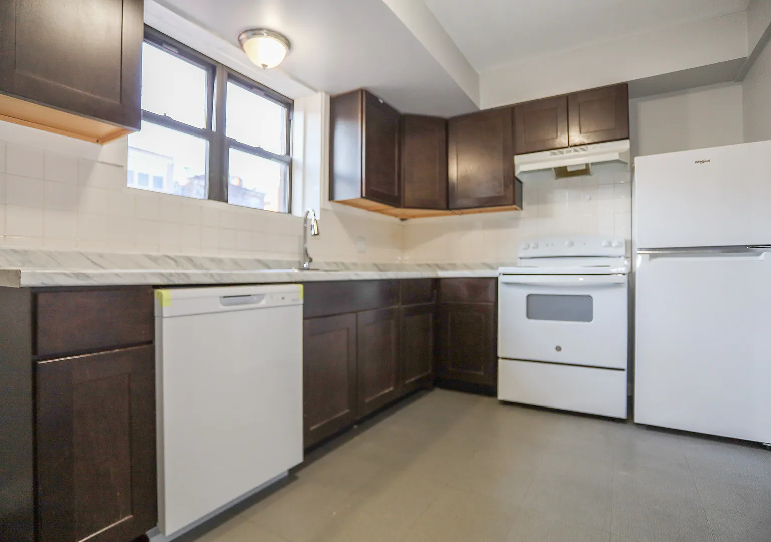 2 bed, 1.5 bath, 900 sqft, $1,900 — Photo 2