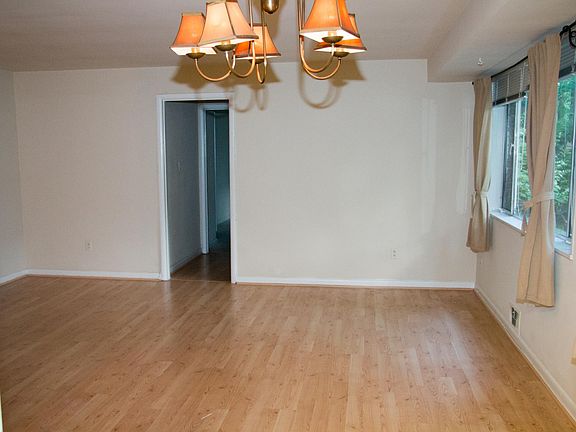 5th image of 10423 Montrose Ave APT 104